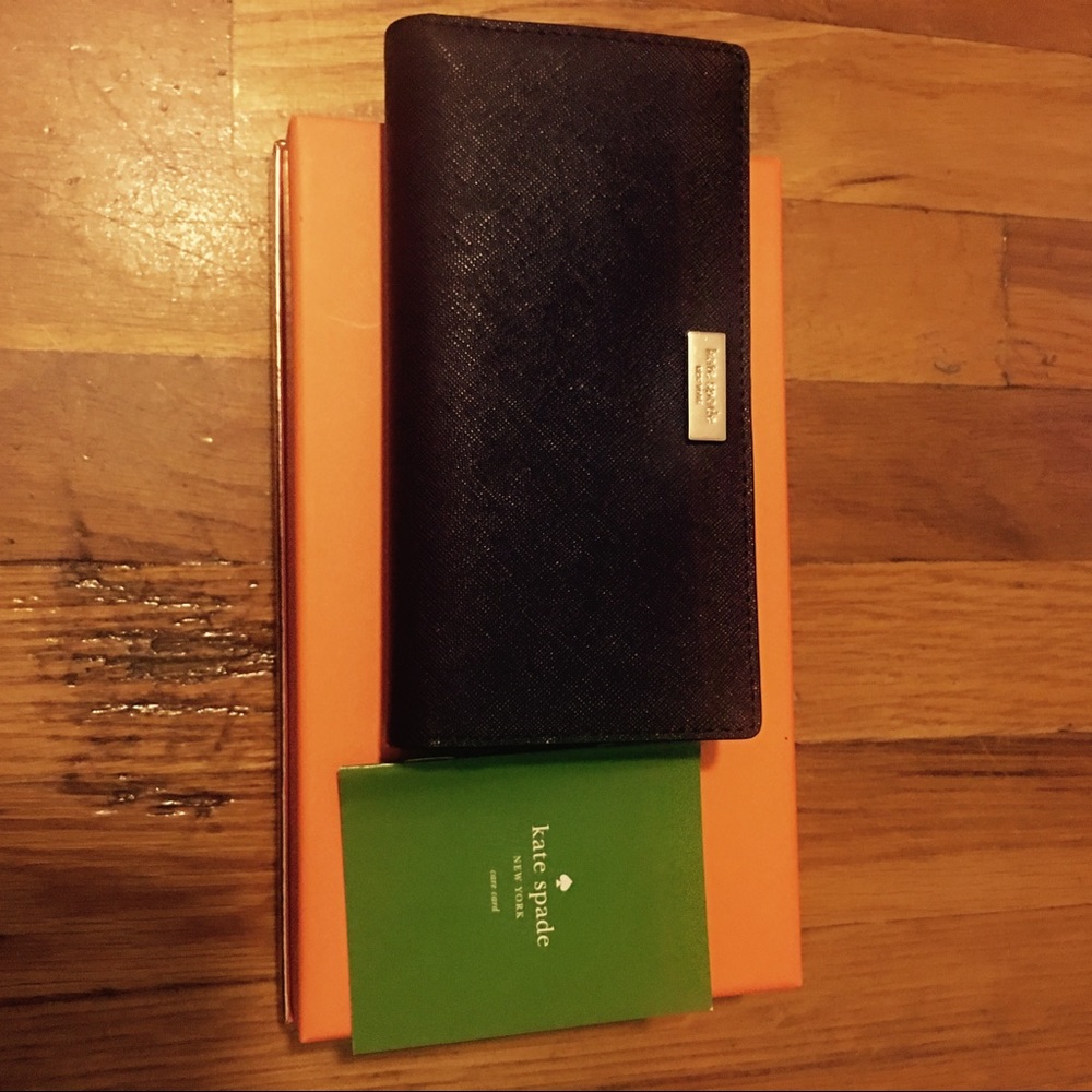 BRAND NEW Kate Spade Wallet !!!!